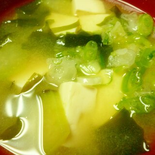 豆腐・わかめ・きゅうり・葱の味噌汁